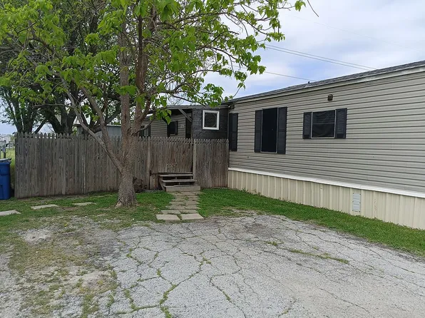 106 Palamino Dr, Sanger, TX 76266