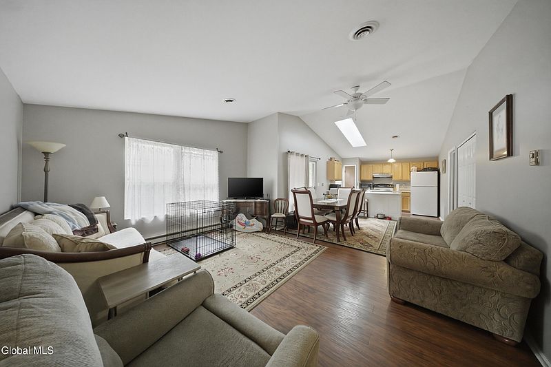 4th image of 268 Thimbleberry Road