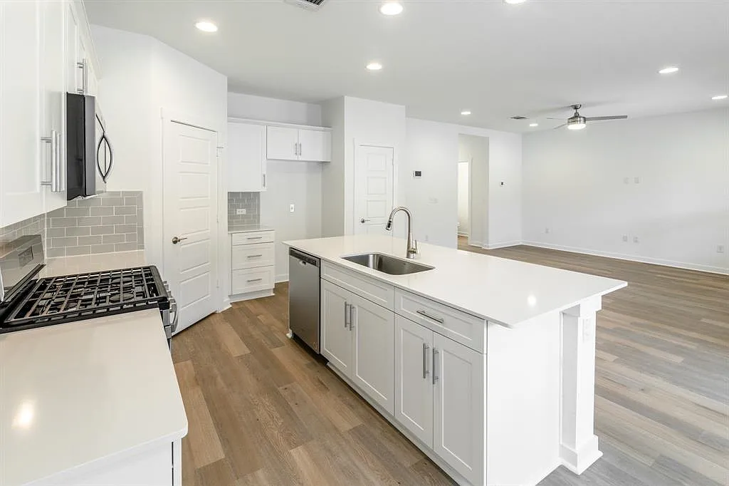 3 bed, 2.5 bath, 1762 sqft, $1,995 — Photo 4