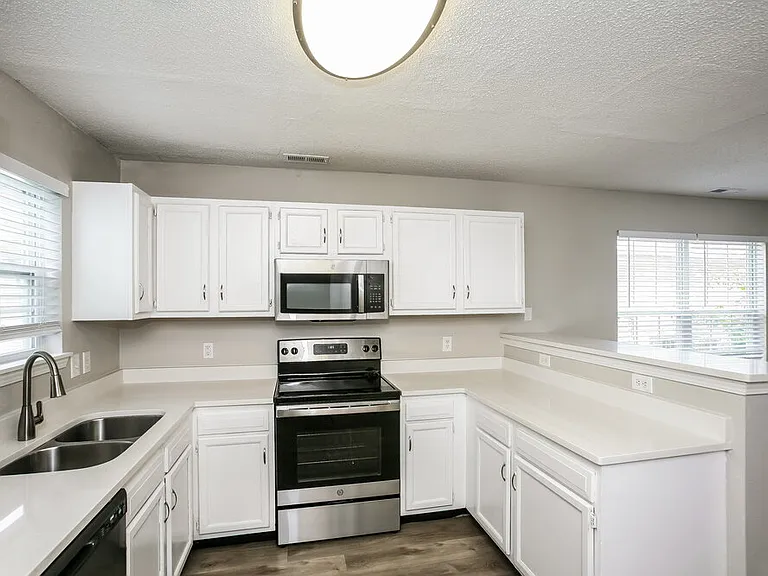 15341 Ten Point Dr — Photo 8