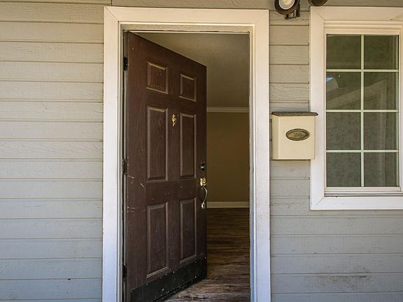 4th image of 4424 Palm Ave