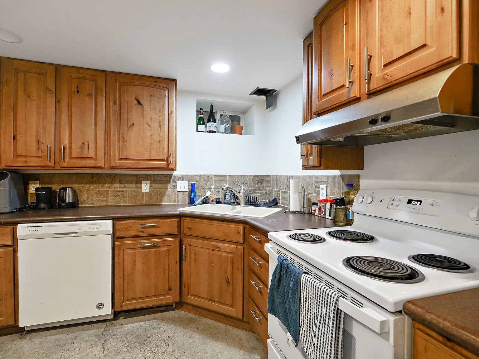 3 bed, 1200 sqft, $2,500 — Photo 4