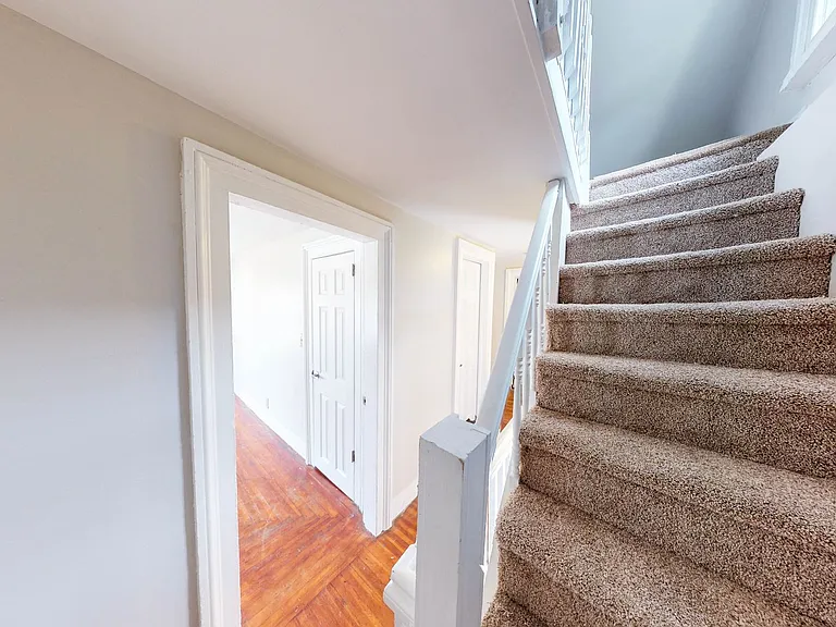 30 Henry St — Photo 10