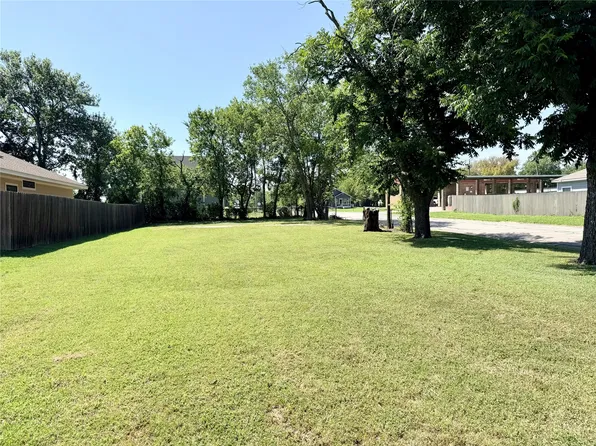 1301 E 6th Ave, Corsicana, TX 75110