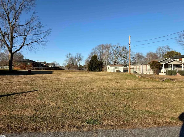 211 Pine St, Reidville, SC 29375