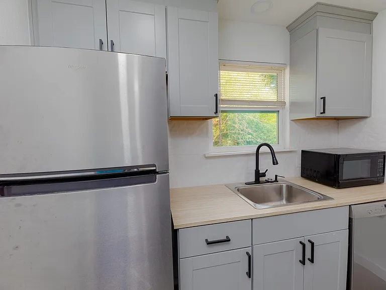 8405 Georgian Dr — Photo 13