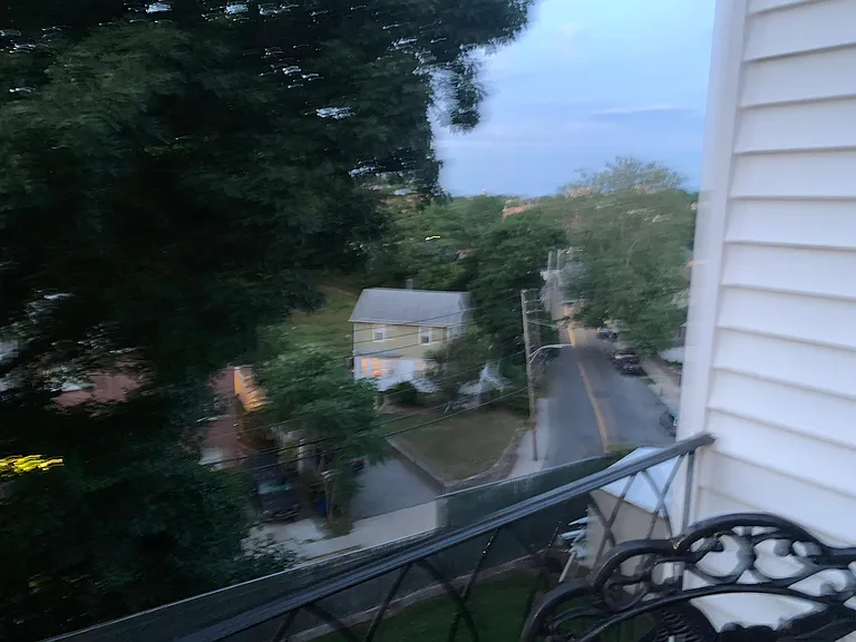 Vernon Ave — Photo 23