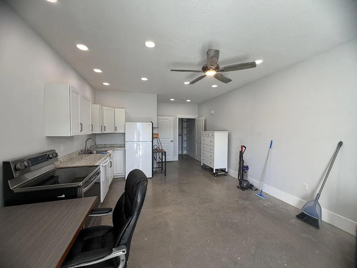 Building Photo - 5635 E 9200 N #UPSTAIRS