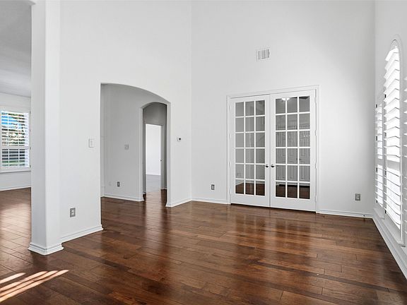 3rd image of 1717 Briaroaks Dr