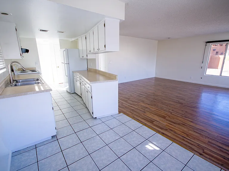 3067 Shoshone Plz #4 — Photo 2