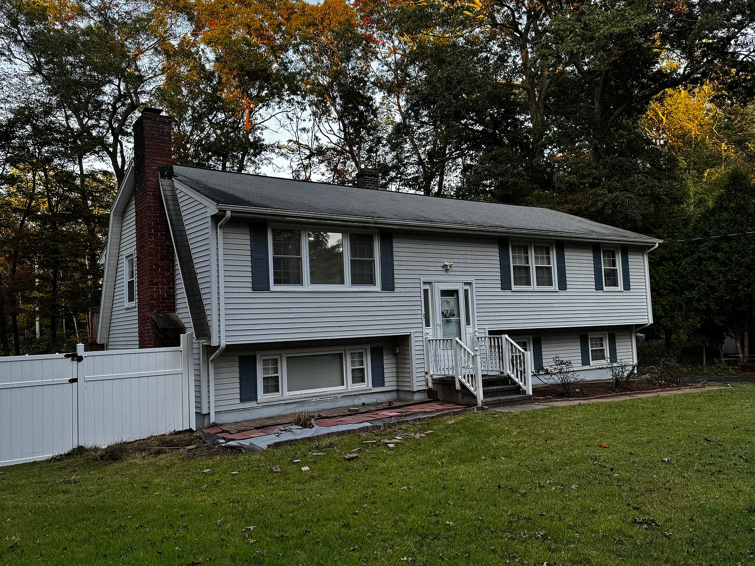 3 bed, 1708 sqft, $2,950 — Photo 2