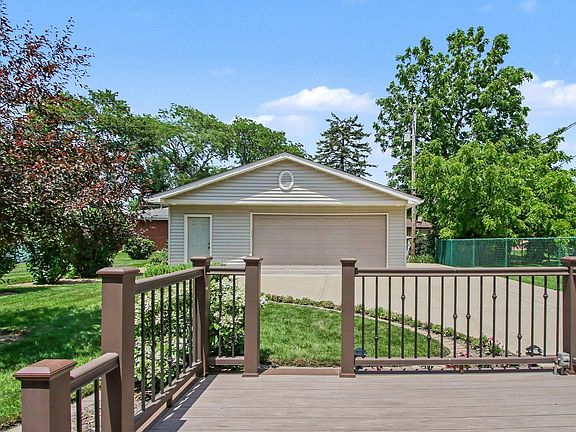 2nd image of 510 E 164th Pl