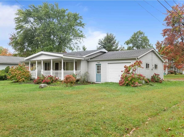 33 Lerczak Dr, Angola, NY 14006