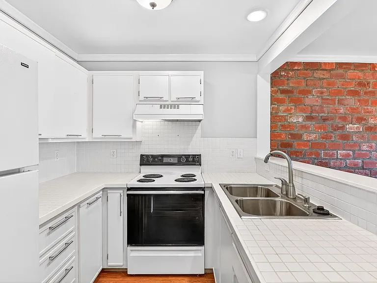 7149 SW Sagert St #102 — Photo 5