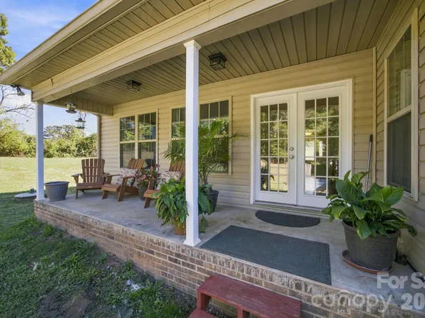 1824 Island Ford Rd, Stony Pt, NC 28625