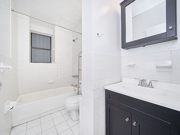 5th image of 1430 3rd Ave #2E