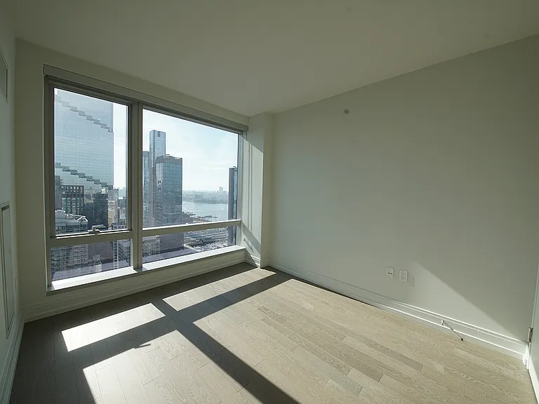 555 10th Ave #52B — Photo 8