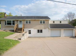 10414 Boleyn Rd, Dubuque, IA 52001