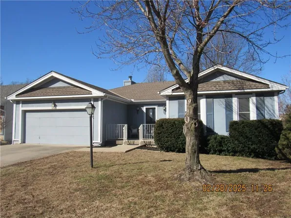 12370 S Parker Ter, Olathe, KS 66061