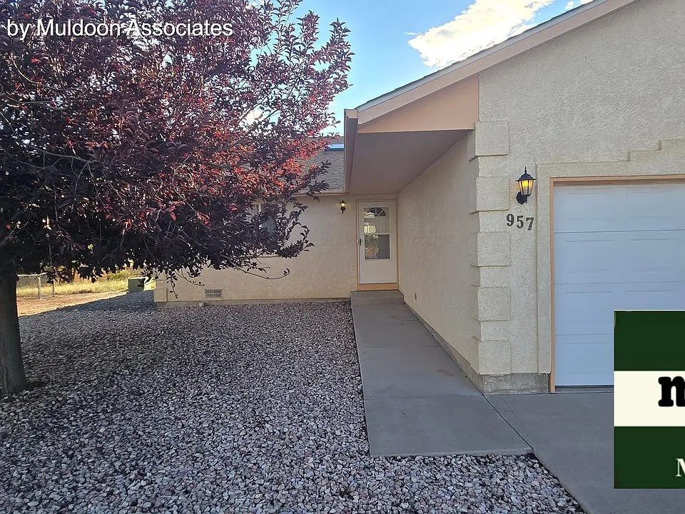 957 S Kyle Ln