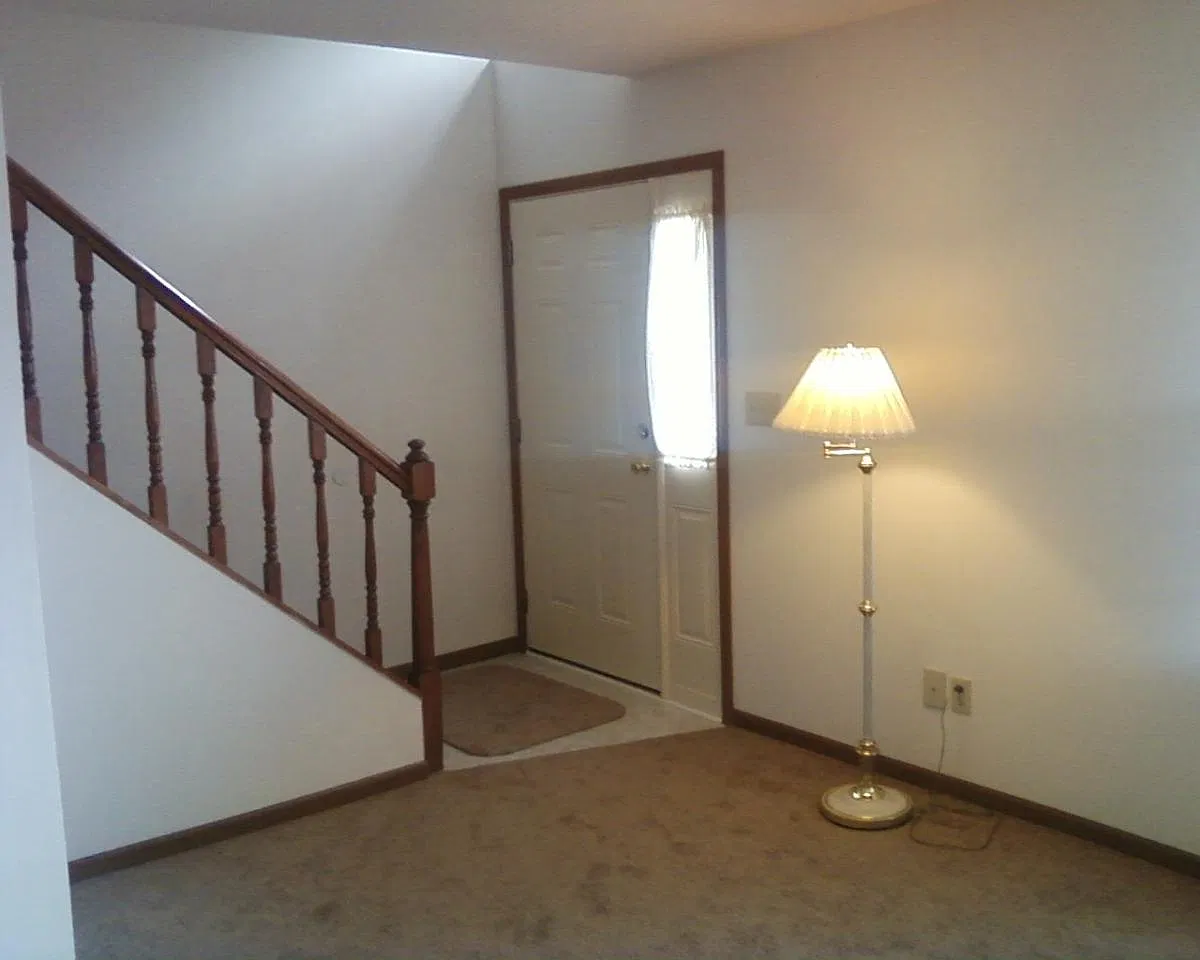 2 bed, 1.5 bath, 950 sqft, $1,300 — Photo 3