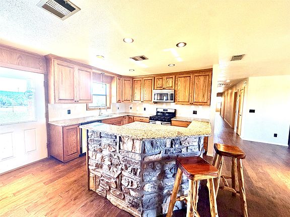 4th image of 211 Fm 3023 S