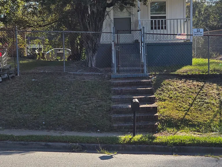 315 S Seale Rd — Photo 1