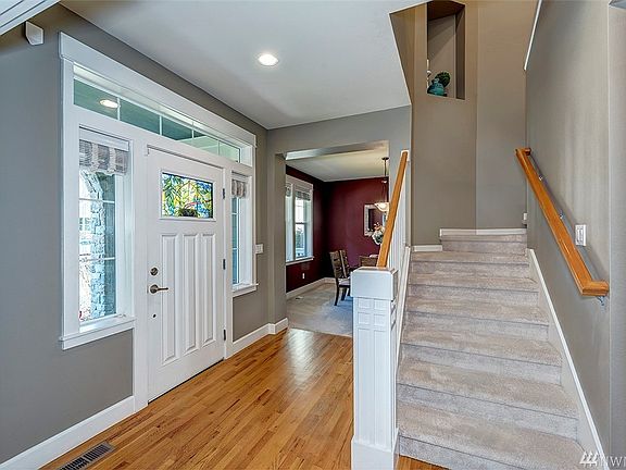 Foyer Of The Home. New Central Air Conditioning In 2016. Fresh Interior Paint.