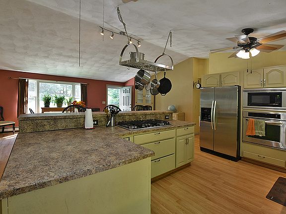 4th image of 61 Indian Cedar Dr