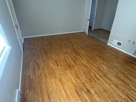 3rd image of 1405 N Terry St