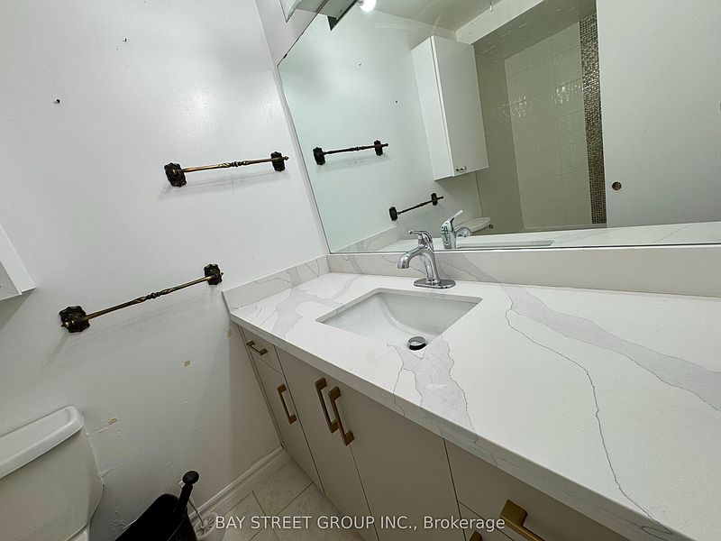 Toronto House for rent - 4 Bedrooms — photo 12