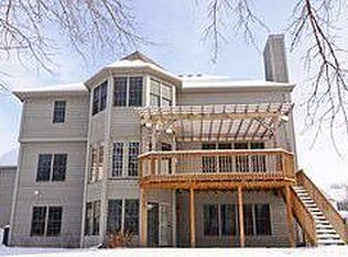 99 Johnson Woods Dr, Batavia, IL