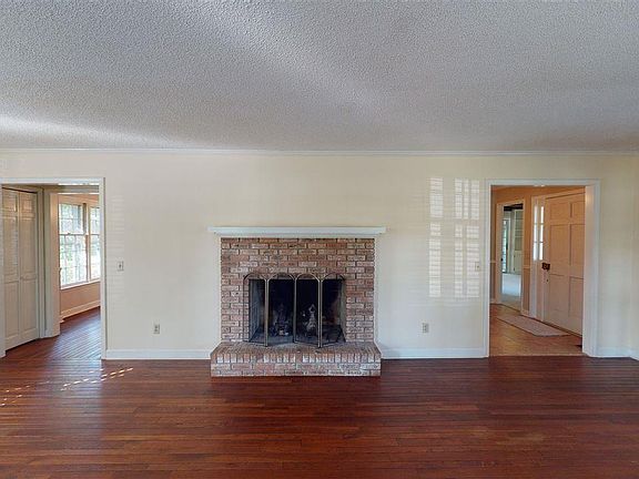 5th image of 325 Oakdale Dr