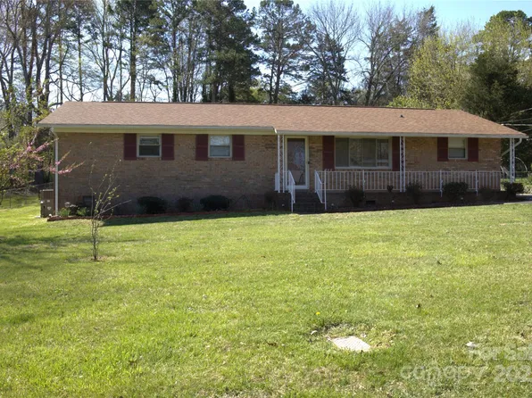 940 Ravendale Dr, Charlotte, NC 28216