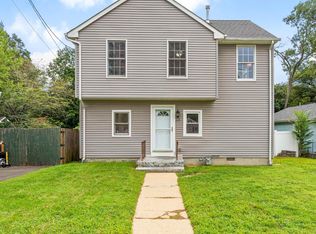 15 Griffith Rd, Freehold, NJ 07728
