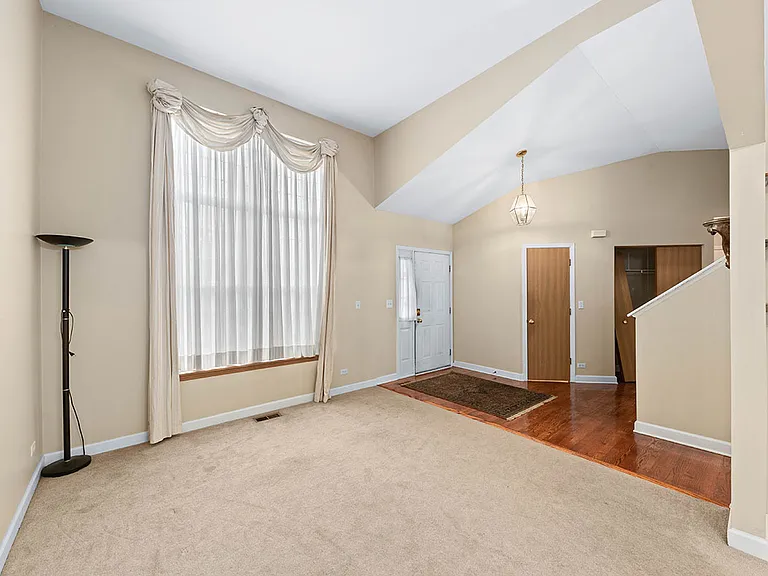 3202 Whitney Rd — Photo 4
