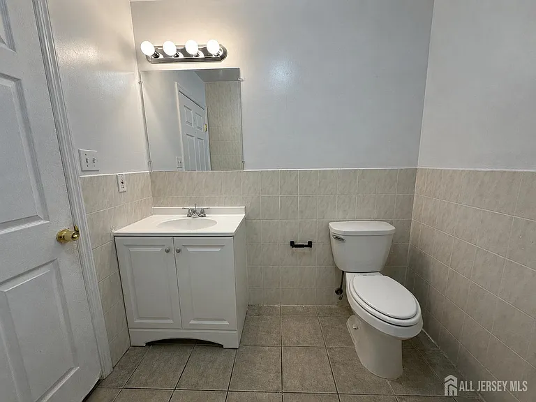 111 Harris Ave #4 — Photo 4