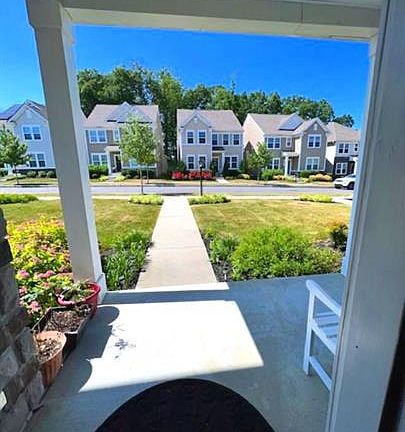 2nd image of 733 Sun Valley Ct