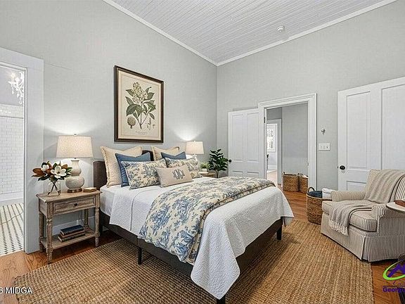 2nd image of 1335 Jackson St