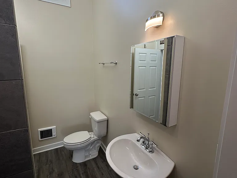 537 W 5th St #202 — Photo 10