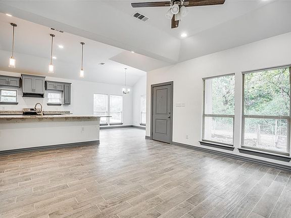 3rd image of 2189 Echo Lake Dr