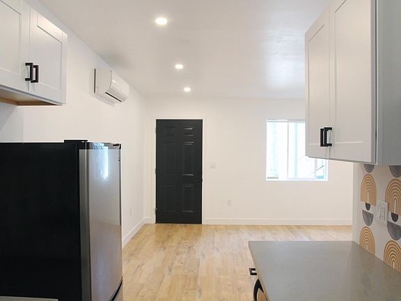 4th image of 1476 Wallace Ave #1/2
