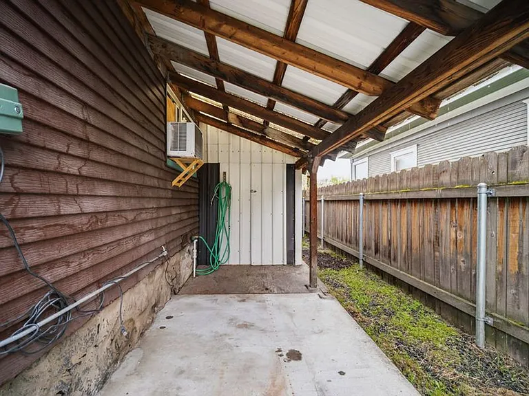 1123 E Indiana Ave — Photo 46
