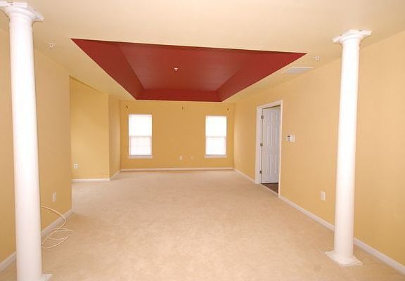 Huge Master Suite w 2 sitting areas, columns, tray ceiling, 10 windows!