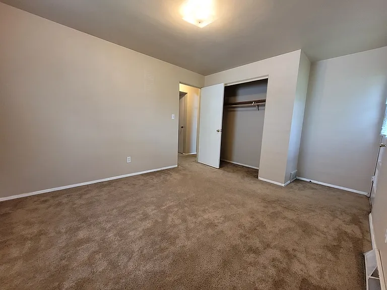 1095 Gillingham Rd #B — Photo 8