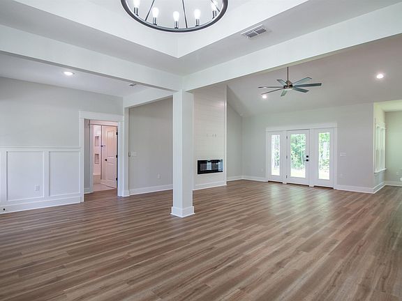 4th image of 143 Laurel Ct