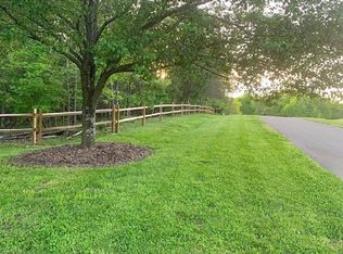 1020 Foxcliff Dr, Mebane, NC 27302