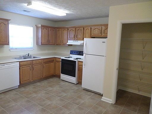 4th image of 100 Pinnacle Ct APT 204