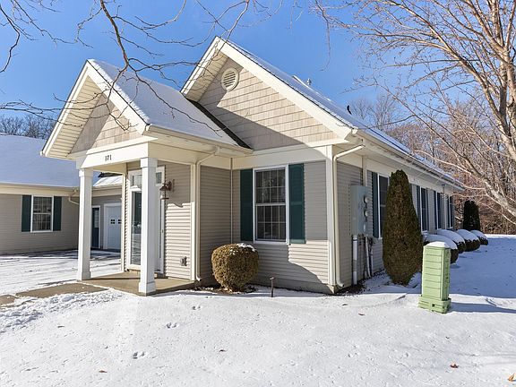 3rd image of 171 Garden Circle #108