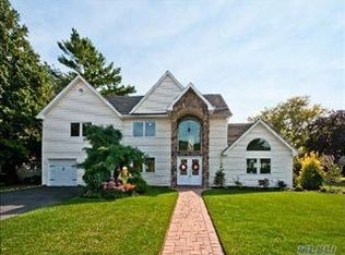 120 Nassau Rd, Massapequa, NY 11758